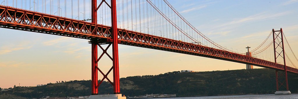 Questa immagine ha l'attributo alt vuoto; il nome del file è puente-25-abril-1.jpg